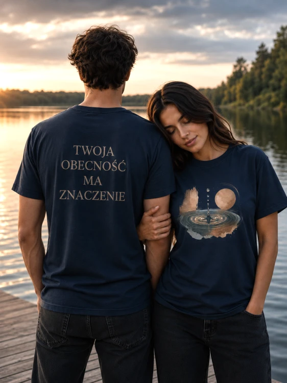 koszulka Twoja obecnosc ma znaczenie navy.png