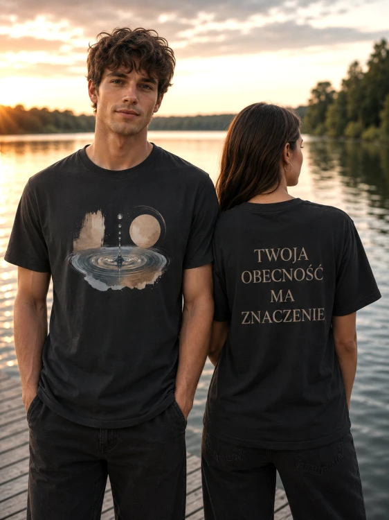 koszulka Twoja obecnosc ma znaczenie black.png