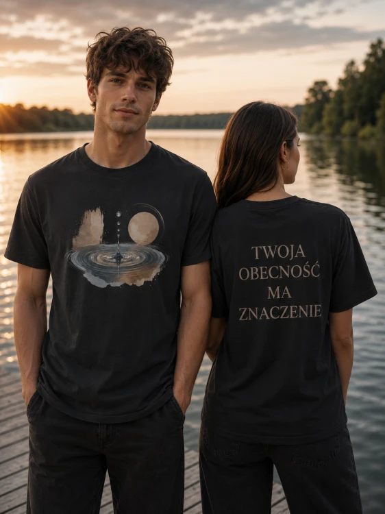 koszulka Twoja obecnosc ma znaczenie black.png
